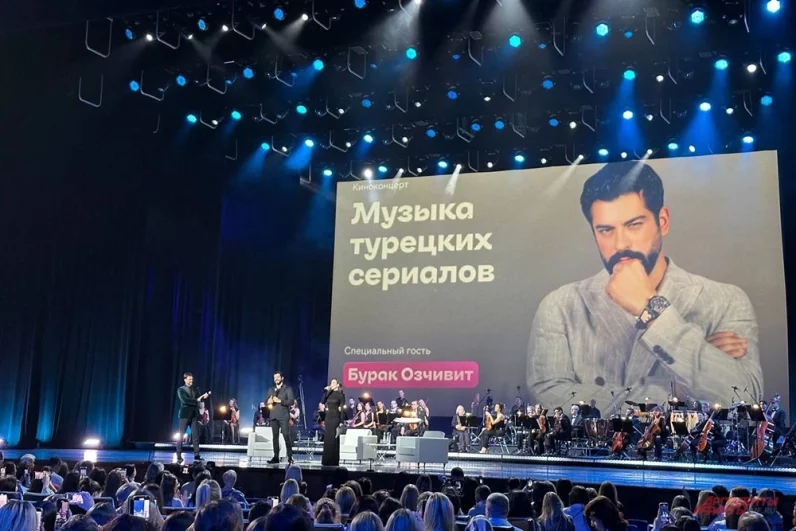 
        Воин &laquo;Великолепного века&raquo;. Бурак Озчивит увиделся с поклонницами в Москве    