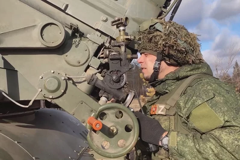 
        Кишка тонка. Нацисты остервенело рвутся на запад, чтобы их не убили русские    