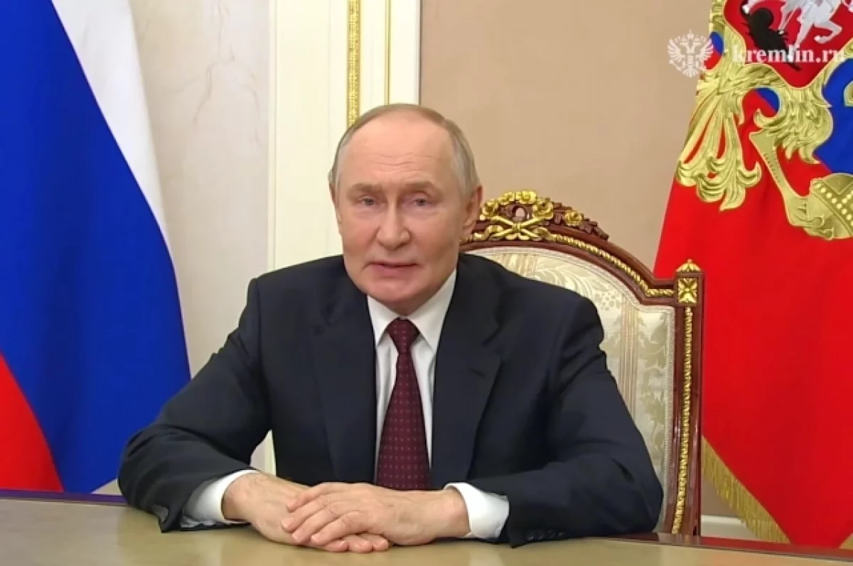 
        Путин поблагодарил педагогов за ответственный и благородный труд    