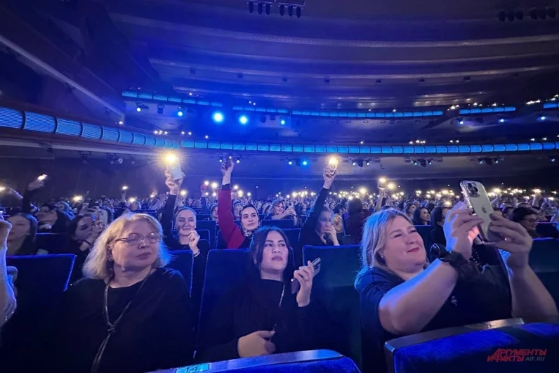 
        Воин &laquo;Великолепного века&raquo;. Бурак Озчивит увиделся с поклонницами в Москве    