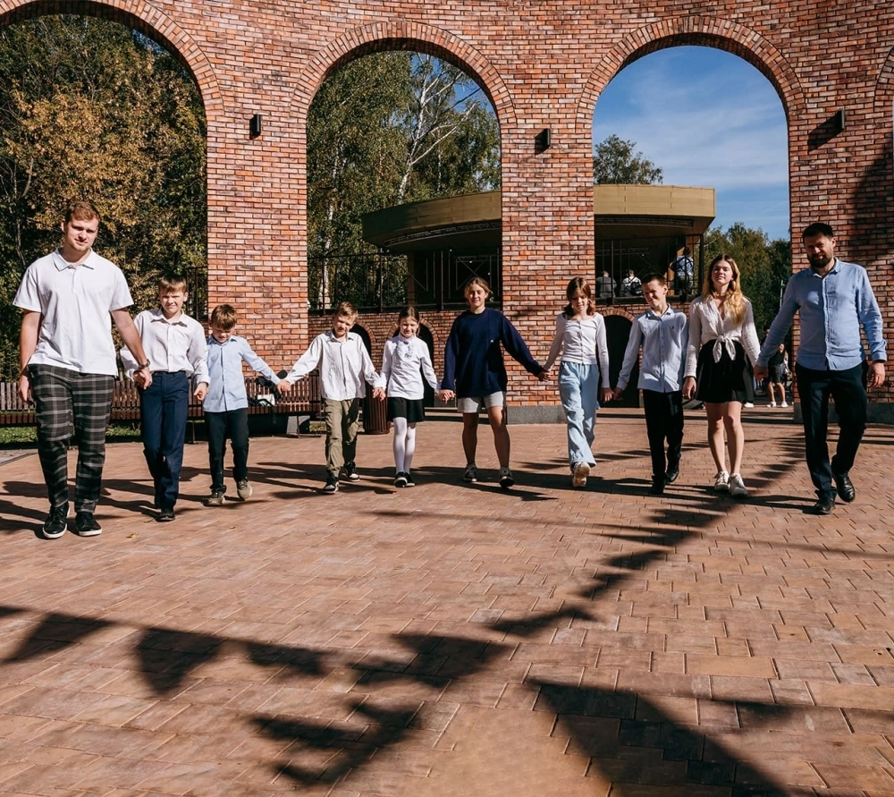 
        Новый мир. Отец 12 детей рассказал, как надо относиться к рождению ребёнка    