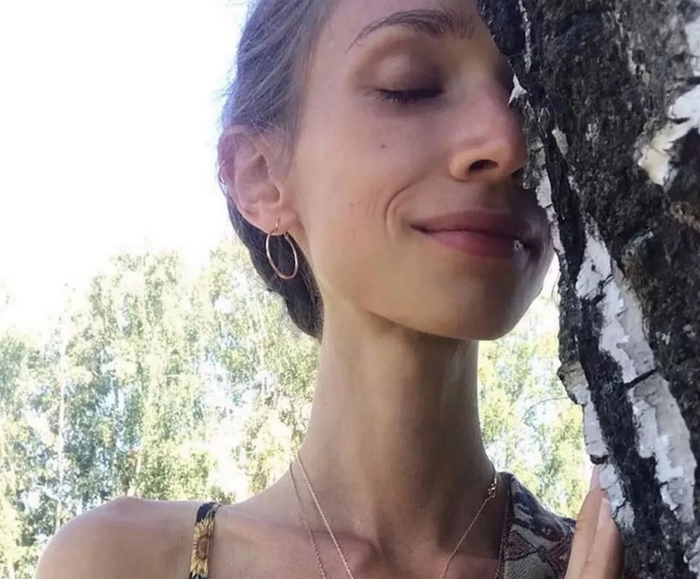 
        Боялась загрязнить душу. Девушка ела одни фрукты и умерла, похудев до 23 кг    