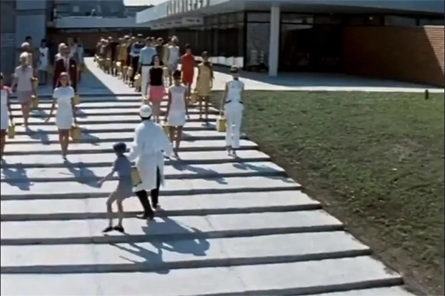 
        Через Ленинский на Ленинградку. Где снимали фильм про «Жёлтый чемоданчик»    