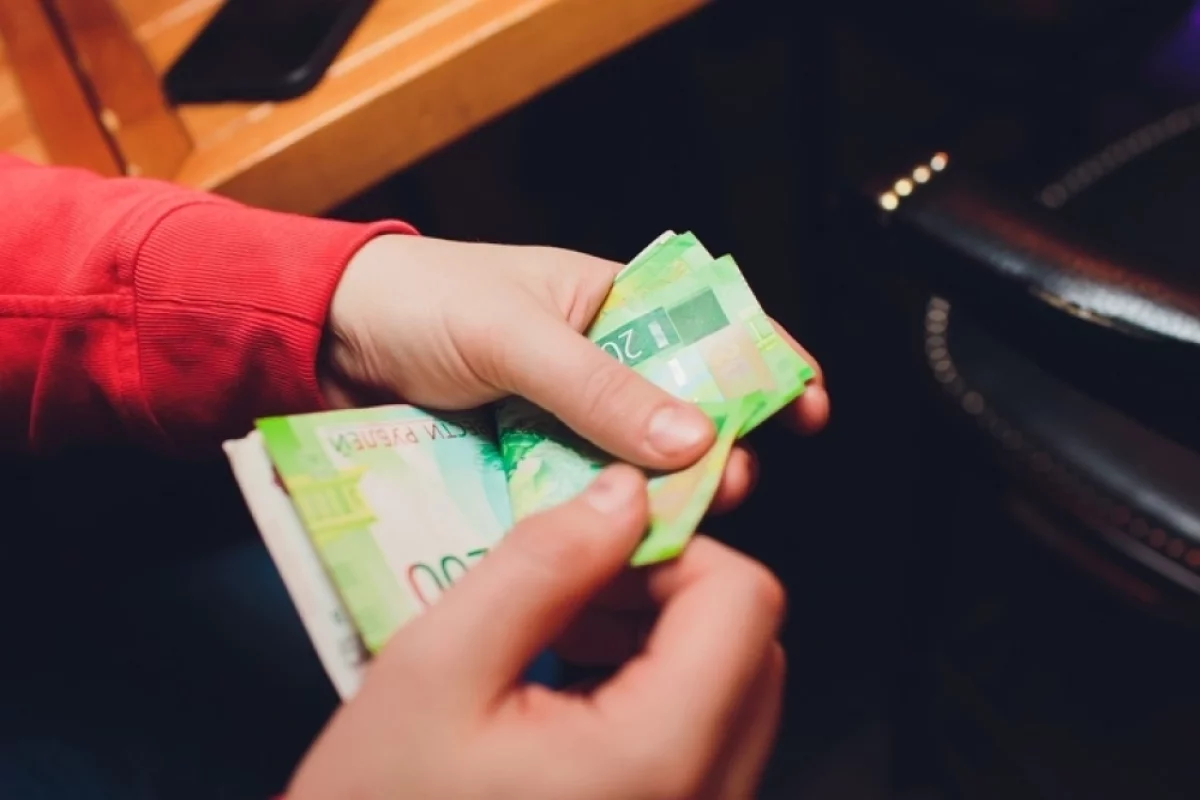 
        Банкнота нон-грата. ЦБ усиливает контроль над операциями с наличными    