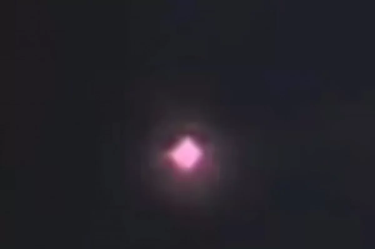 
        Полиция засняла НЛО над атомной станцией в США    