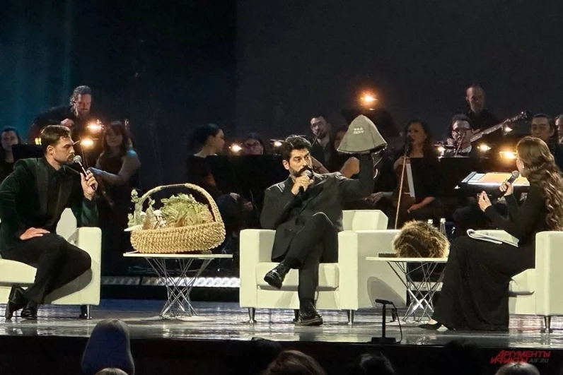 
        Воин &laquo;Великолепного века&raquo;. Бурак Озчивит увиделся с поклонницами в Москве    