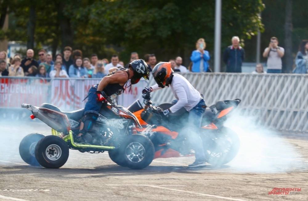 От спарринга до полета. В Лужниках отметили День московского спорта
От спарринга до полета. В Лужниках отметили День московского спорта