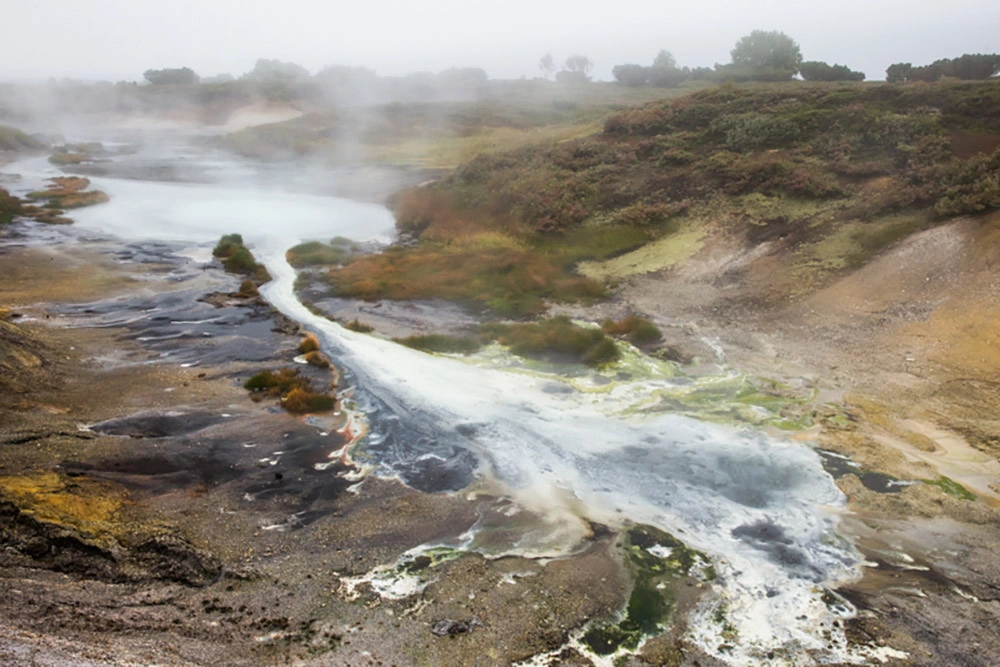 Жерло красоты. Невероятная кальдера вулкана Узон
Жерло красоты. Невероятная кальдера вулкана Узон