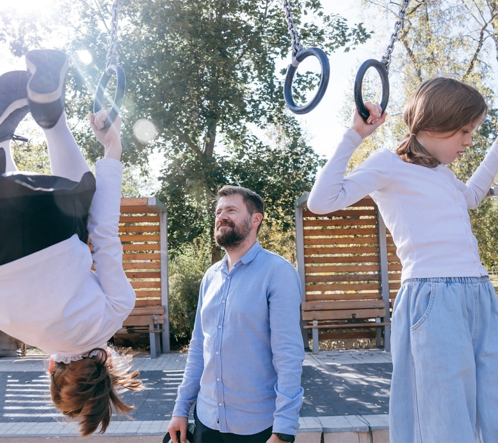 
        Новый мир. Отец 12 детей рассказал, как надо относиться к рождению ребёнка    