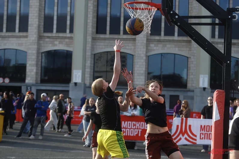 От спарринга до полета. В Лужниках отметили День московского спорта
От спарринга до полета. В Лужниках отметили День московского спорта