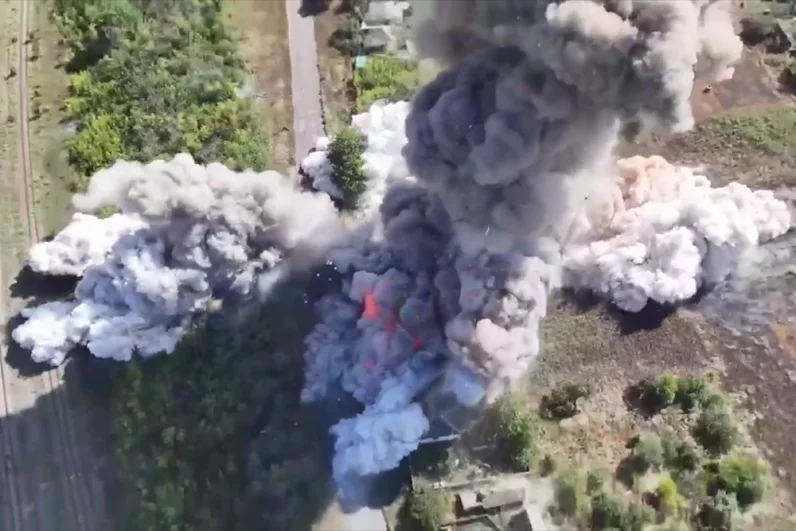 Сводка СВО, 15 сентября. Ужасный день возмездия для «военки» Киева известен
Сводка СВО, 15 сентября. Ужасный день возмездия для «военки» Киева известен