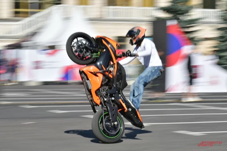 От спарринга до полета. В Лужниках отметили День московского спорта
От спарринга до полета. В Лужниках отметили День московского спорта