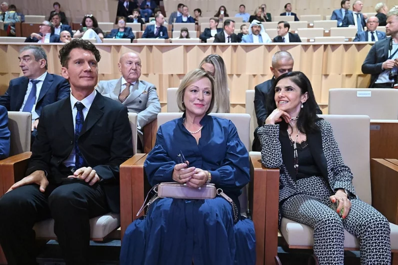 От спарринга до полета. В Лужниках отметили День московского спорта
От спарринга до полета. В Лужниках отметили День московского спорта