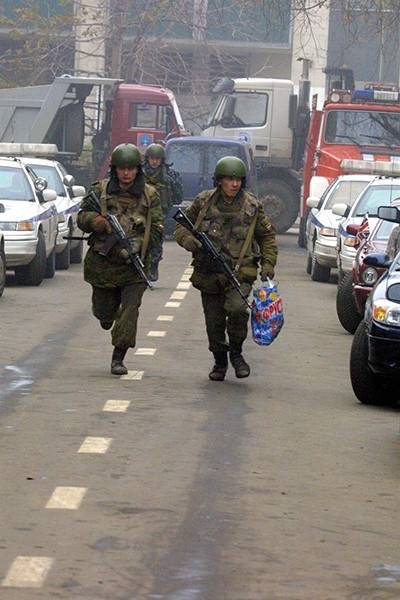 
        Ромео и Джульетта «Норд Оста». У могил влюблённых подростков — всегда цветы    