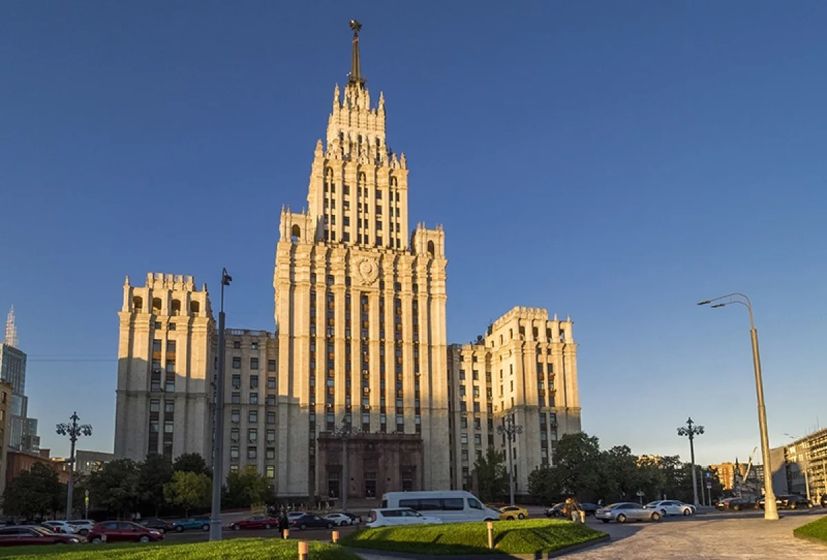 На семи холмах. Какие квартиры продаются в знаменитых московских высотках
На семи холмах. Какие квартиры продаются в знаменитых московских высотках