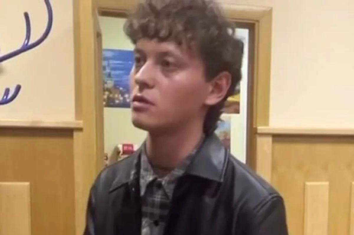 Суд отключил певца Шарлота от видеосвязи из-за криков
Суд отключил певца Шарлота от видеосвязи из-за криков