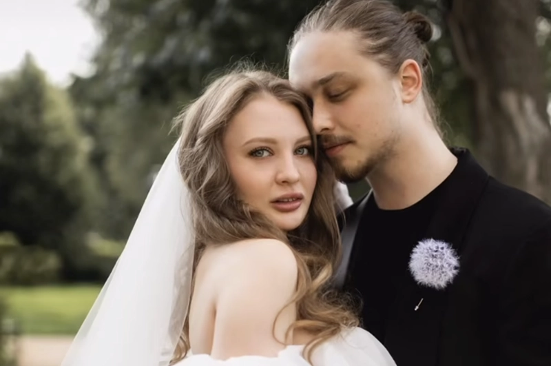 Откровенное прошлое. Как невестка-стриптизерша покорила семью Королевой
Откровенное прошлое. Как невестка-стриптизерша покорила семью Королевой