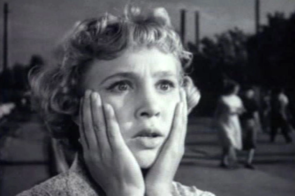 
        Тося из &laquo;Девчат&raquo; и голос Нины. Надежда Румянцева нашла мужа и потеряла кино    