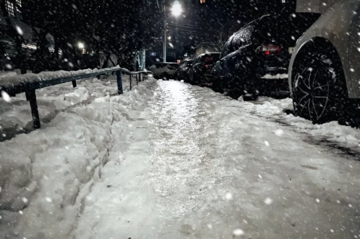 На федеральных трассах «Байкал» и «Амур» образовались пробки из-за гололеда
На федеральных трассах «Байкал» и «Амур» образовались пробки из-за гололеда