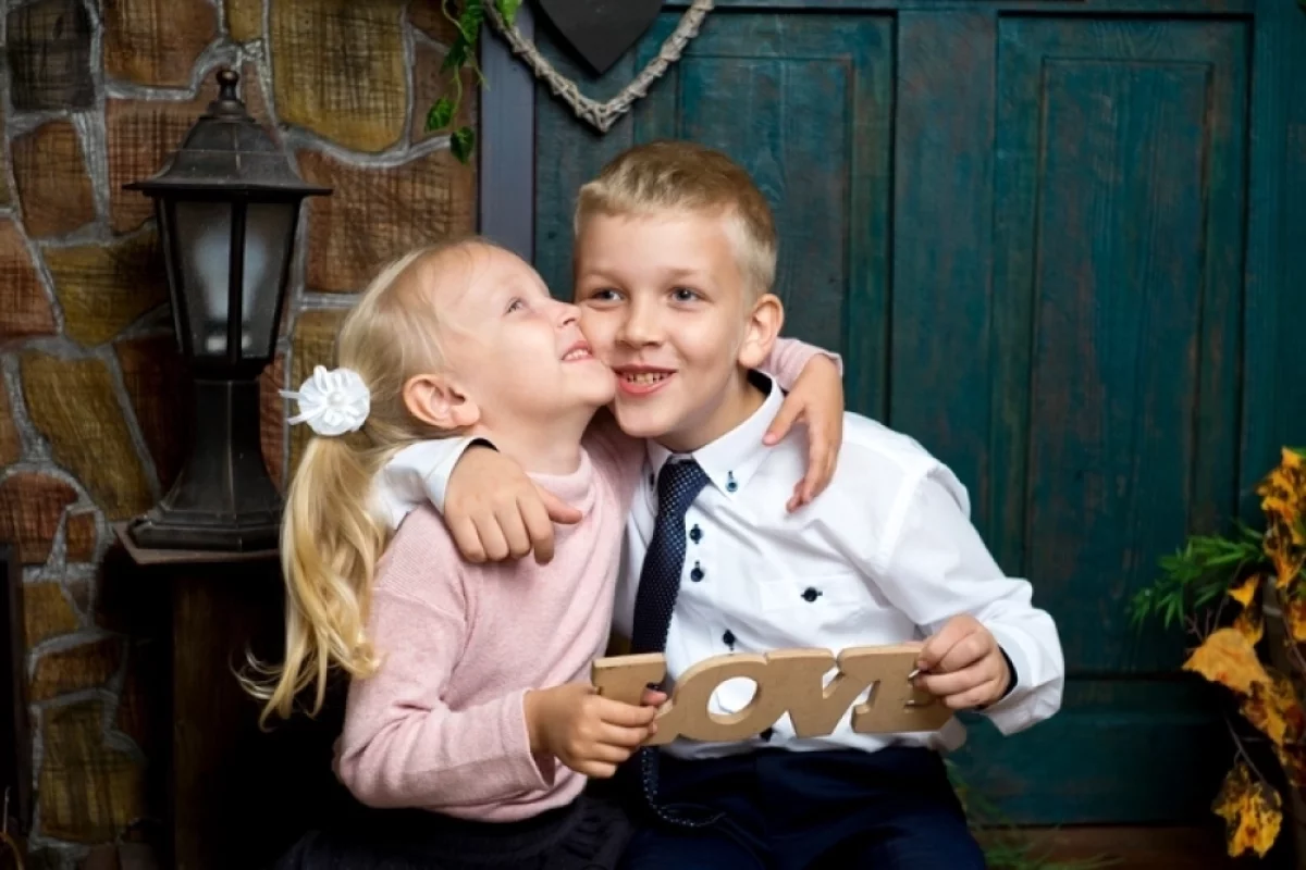 
        Ранние чувства. Как родителям правильно реагировать на первую любовь детей    