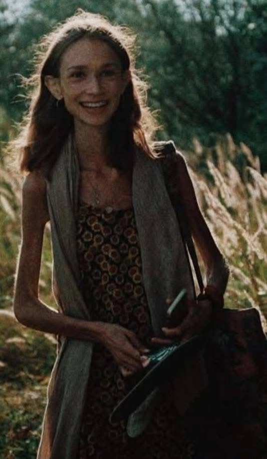 
        Боялась загрязнить душу. Девушка ела одни фрукты и умерла, похудев до 23 кг    