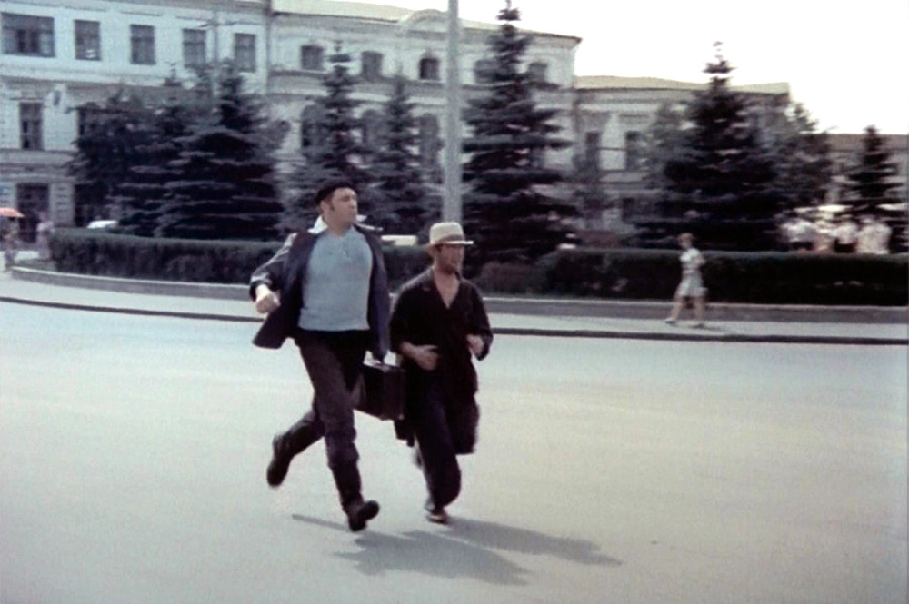 Церковь, театр и ругань на площадке. Как Данелия снимал своего «Афоню»
Церковь, театр и ругань на площадке. Как Данелия снимал своего «Афоню»