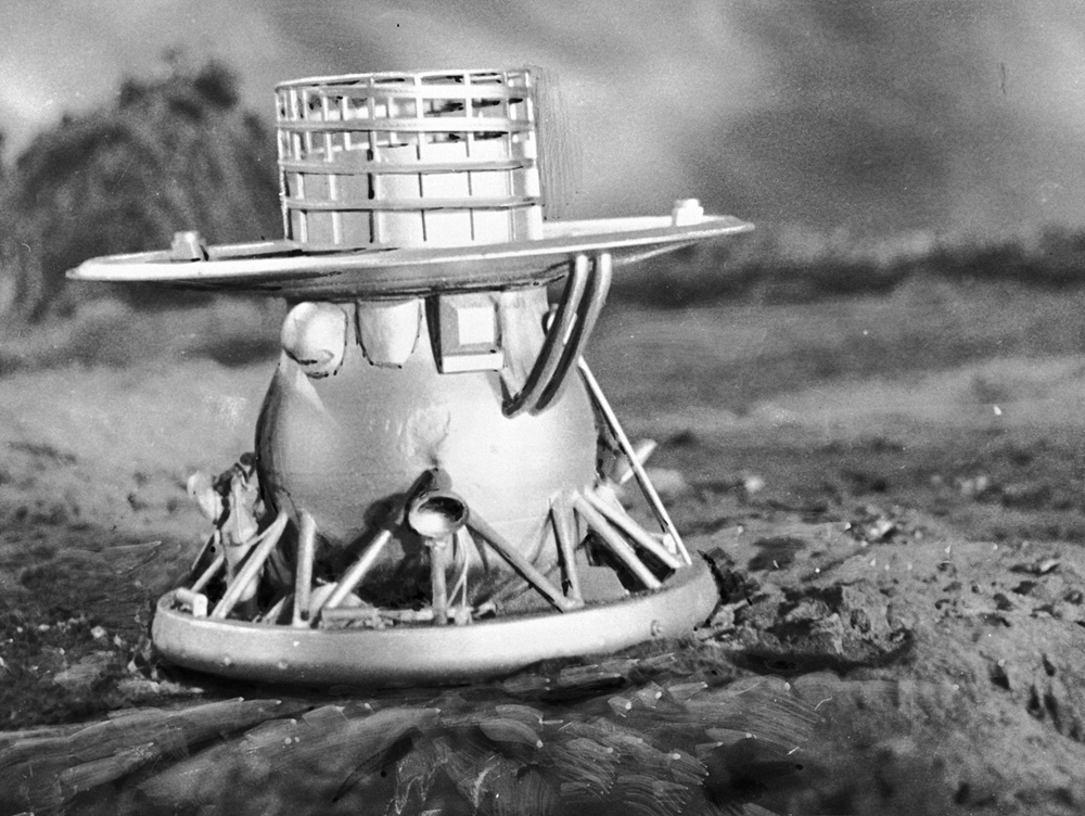 Лицо планеты. 50 лет назад советская станция передала первые кадры с Венеры
Лицо планеты. 50 лет назад советская станция передала первые кадры с Венеры