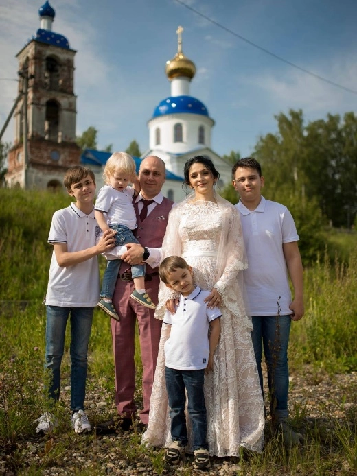 Сила страны. Семейные ценности и традиции делают Россию непобедимой
Сила страны. Семейные ценности и традиции делают Россию непобедимой