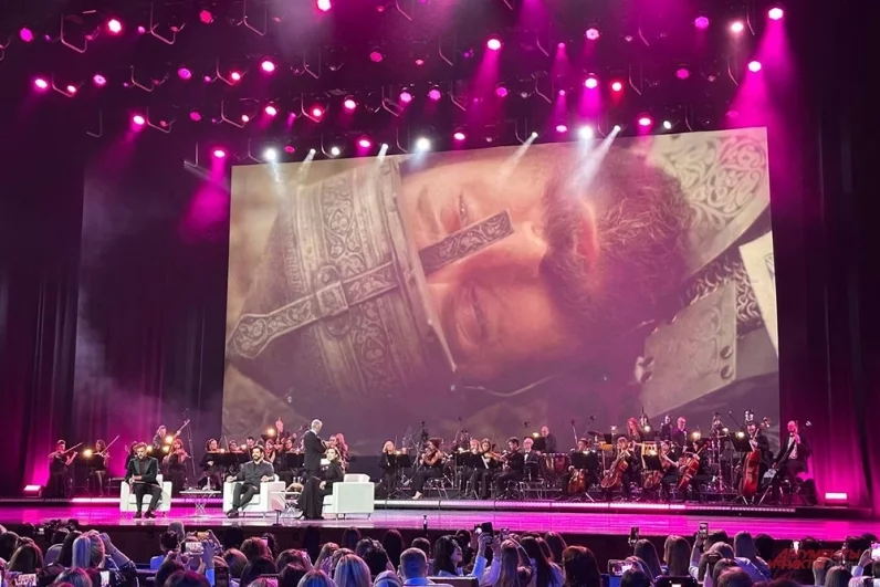 
        Воин &laquo;Великолепного века&raquo;. Бурак Озчивит увиделся с поклонницами в Москве    