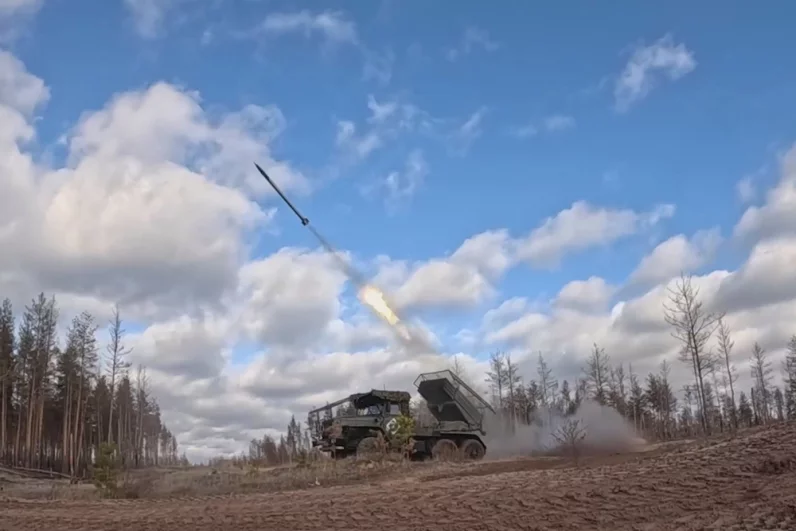 
        Кишка тонка. Нацисты остервенело рвутся на запад, чтобы их не убили русские    