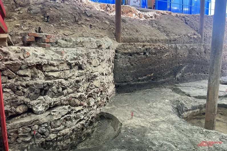 Сенсация в Смоленске. Археологи нашли уникальный терем домонгольской эпохи
Сенсация в Смоленске. Археологи нашли уникальный терем домонгольской эпохи