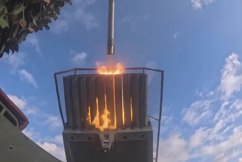 
        Кишка тонка. Нацисты остервенело рвутся на запад, чтобы их не убили русские    