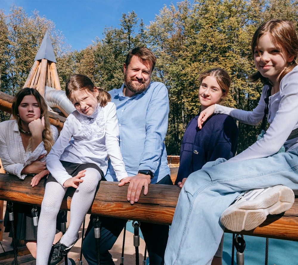 
        Новый мир. Отец 12 детей рассказал, как надо относиться к рождению ребёнка    