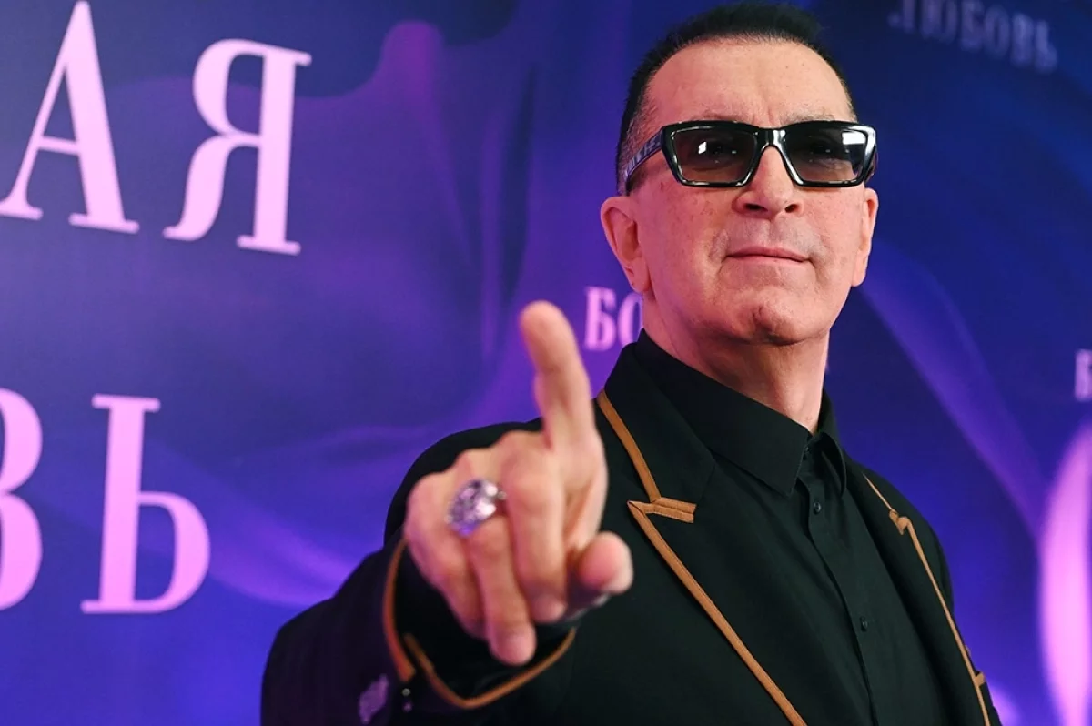 
        А потом пришла расплата. Как Александр Буйнов оставил двух жен и дочь    