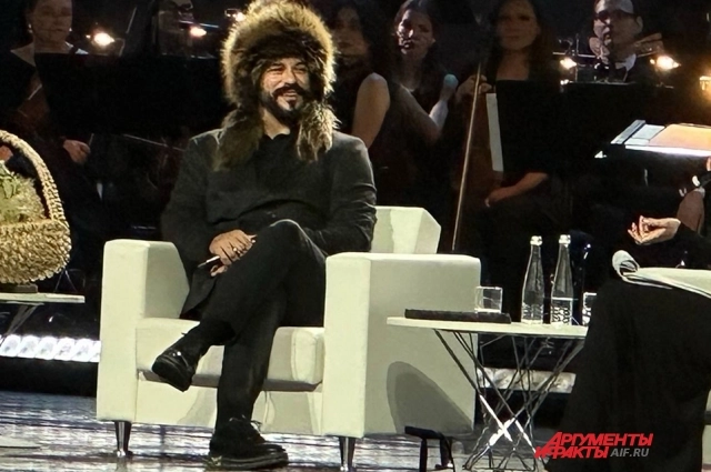 
        Воин &laquo;Великолепного века&raquo;. Бурак Озчивит увиделся с поклонницами в Москве    