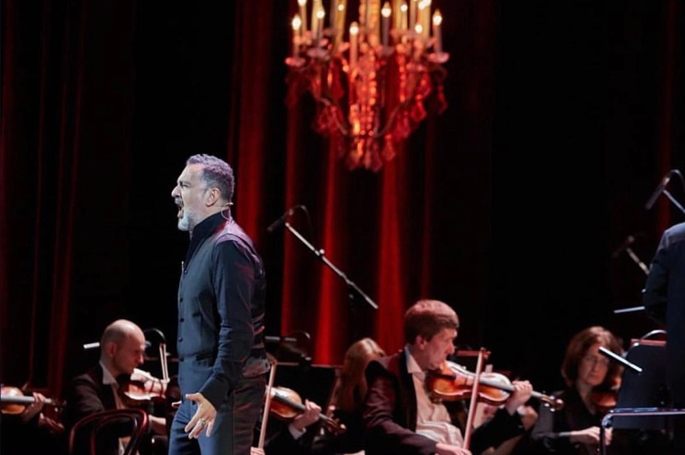 Между оперой и стендапом. Премьер Большого Эльчин Азизов празднует 50-летие
Между оперой и стендапом. Премьер Большого Эльчин Азизов празднует 50-летие