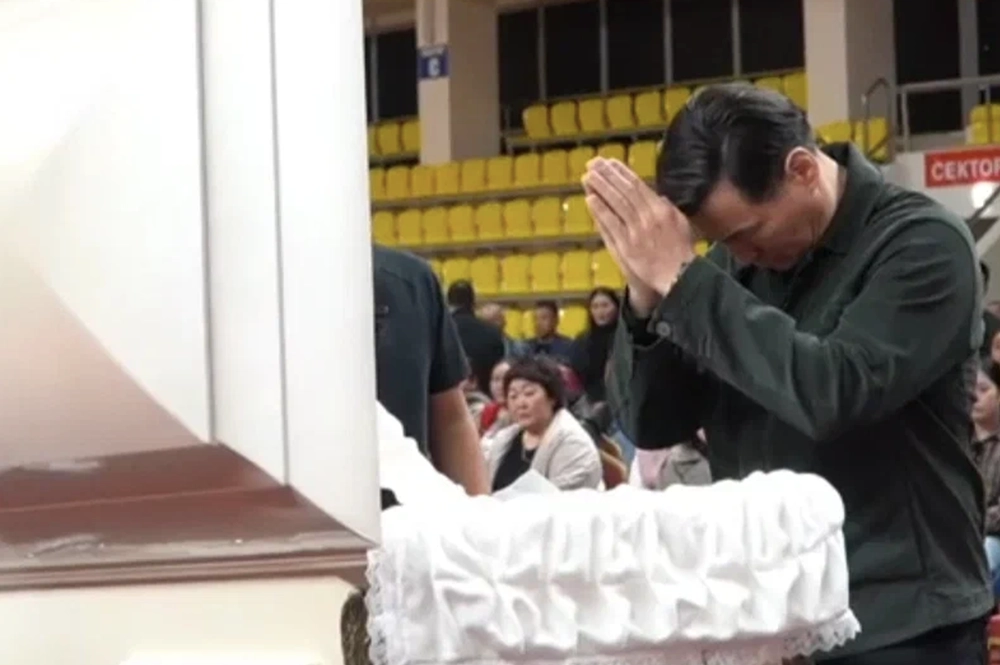 
        Четыре месяца в коме после боя. Как умер чемпион мира Санджи Каруев    