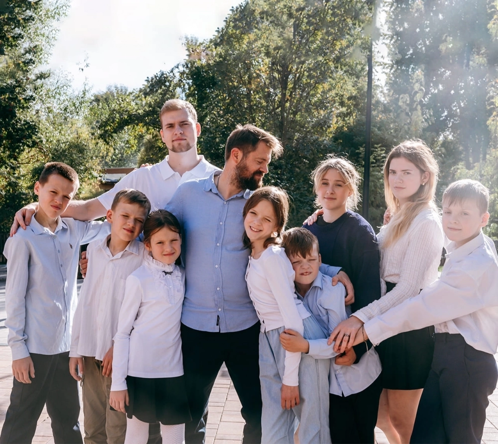 
        Новый мир. Отец 12 детей рассказал, как надо относиться к рождению ребёнка    