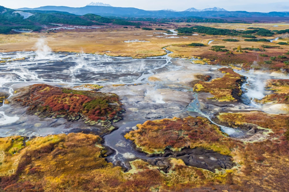 
        Палитра природы. Великолепная кальдера вулкана Узон с высоты    