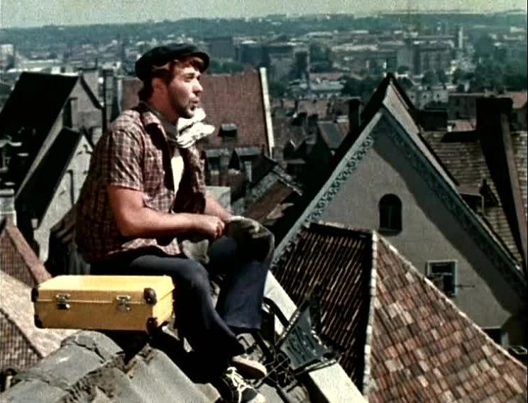 
        Через Ленинский на Ленинградку. Где снимали фильм про «Жёлтый чемоданчик»    