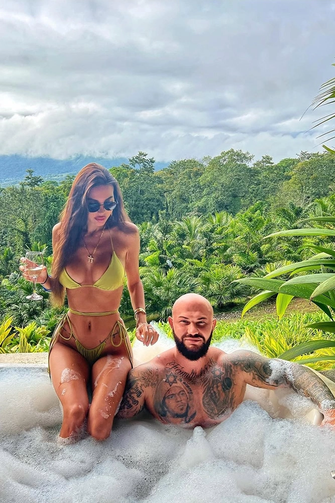 
        Скандалы, прощение и развод. Посмотрите на яркие фото Джигана и Самойловой    