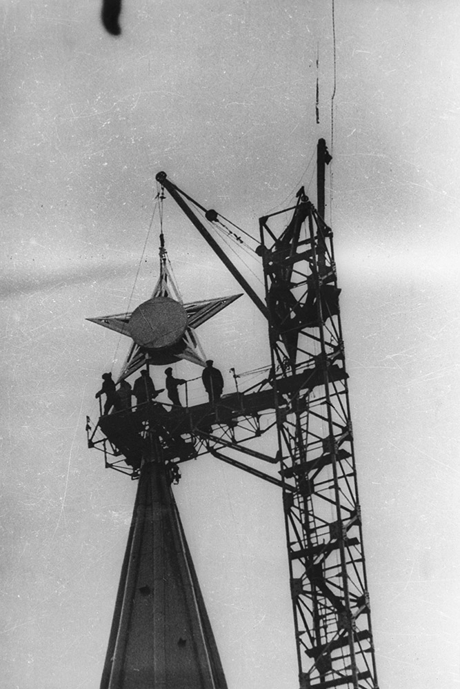 
        Звёздный час и век. Что символизируют «пентаграммы» на башнях Кремля?    