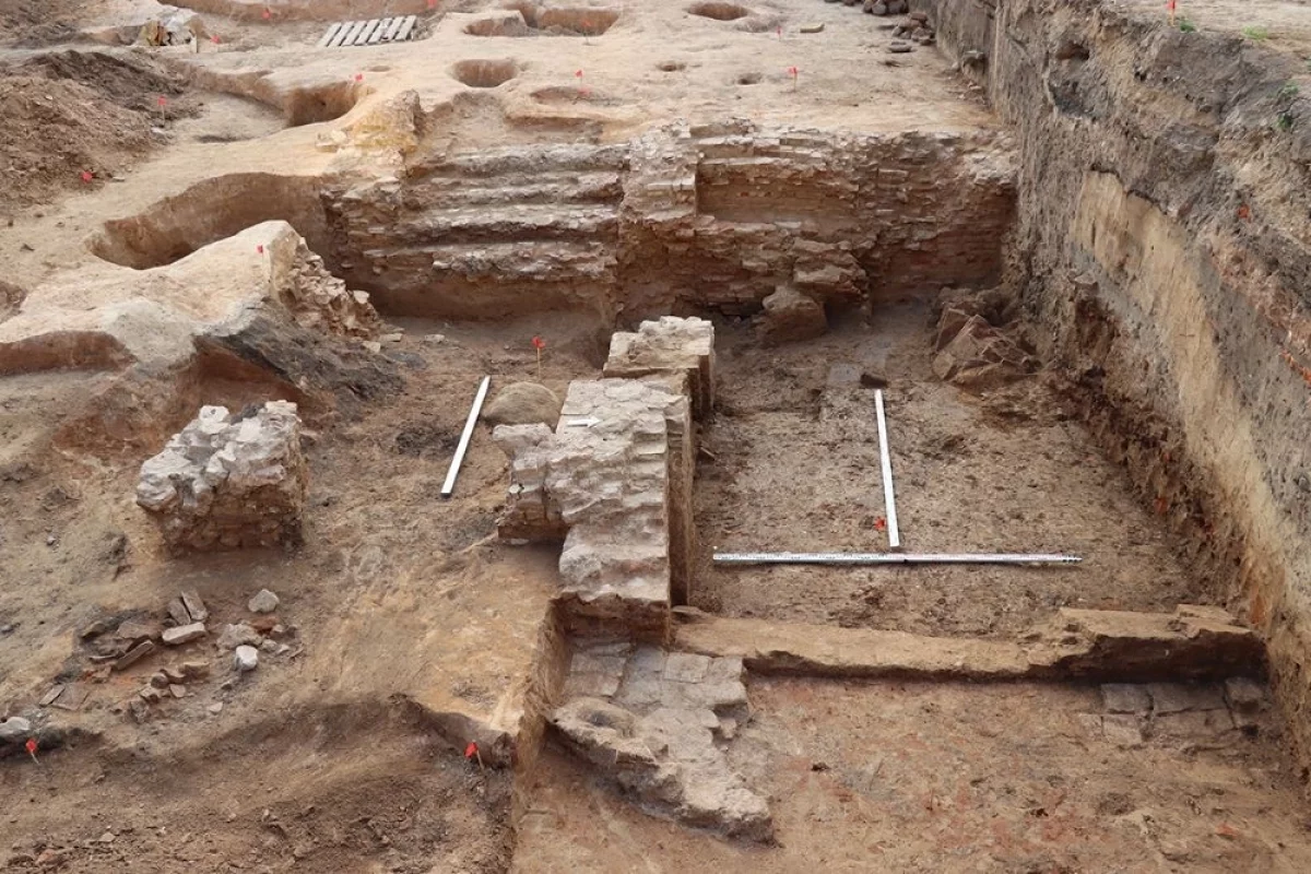 Сенсация в Смоленске. Археологи нашли уникальный терем домонгольской эпохи
Сенсация в Смоленске. Археологи нашли уникальный терем домонгольской эпохи