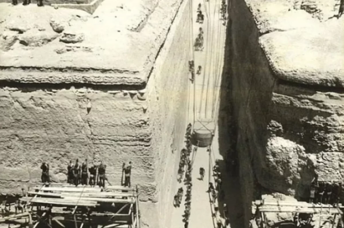 
        Ученый Олсен заявил, что &laquo;Зону 51&raquo; в Египте строили для связи с пришельцами    