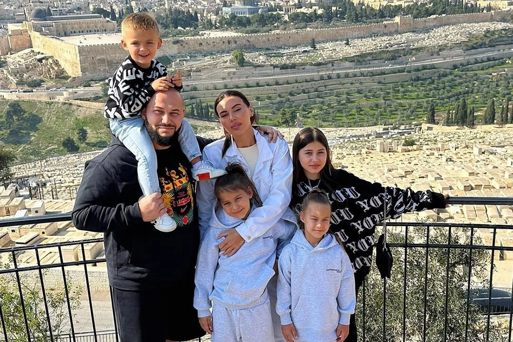 
        Скандалы, прощение и развод. Посмотрите на яркие фото Джигана и Самойловой    