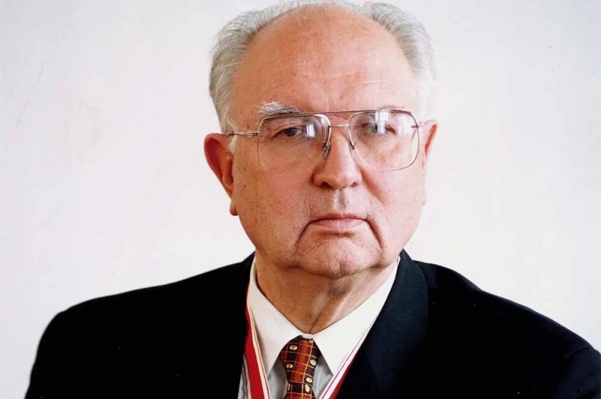 
        Ядерная триада Федосова. В 96 он не ушел на пенсию, защищая «крылья Родины»    