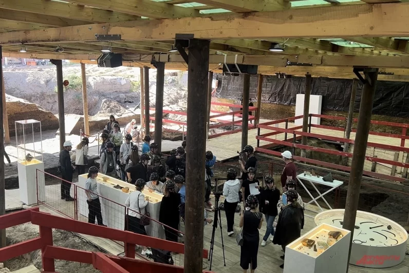 Сенсация в Смоленске. Археологи нашли уникальный терем домонгольской эпохи
Сенсация в Смоленске. Археологи нашли уникальный терем домонгольской эпохи