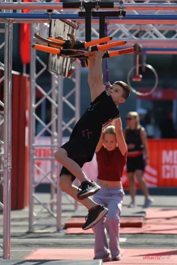 От спарринга до полета. В Лужниках отметили День московского спорта
От спарринга до полета. В Лужниках отметили День московского спорта
