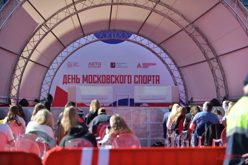 От спарринга до полета. В Лужниках отметили День московского спорта
От спарринга до полета. В Лужниках отметили День московского спорта