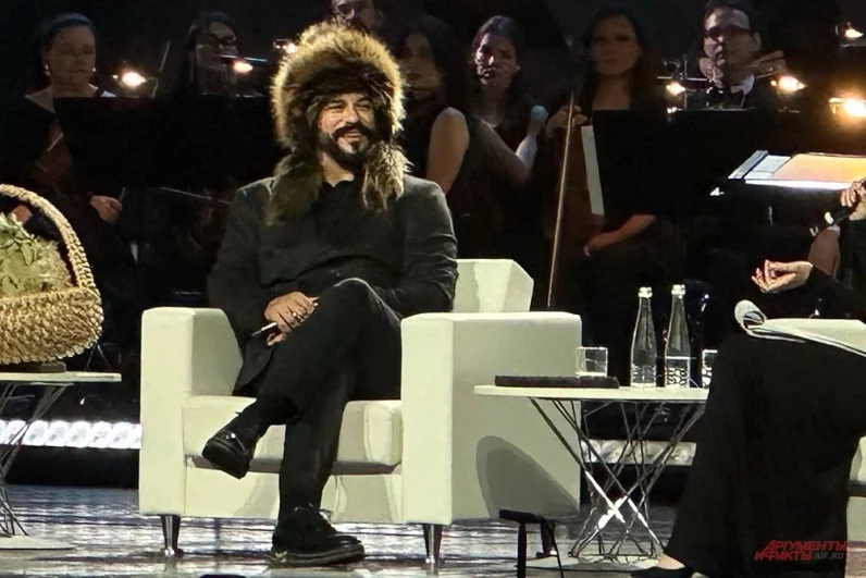 
        Воин &laquo;Великолепного века&raquo;. Бурак Озчивит увиделся с поклонницами в Москве    